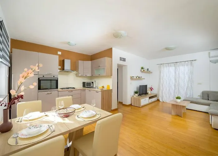 Вілла House Marlema By Istrialux *