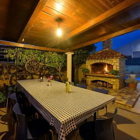 House Marlema By Istrialux פולה